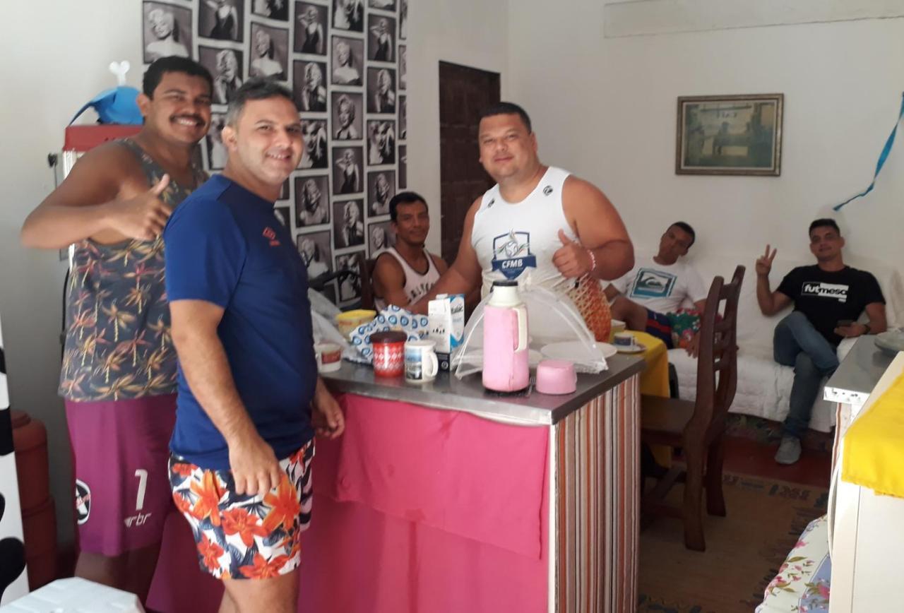 Perto Do Aeroporto De Salvador - Dona Pitanga Hostel Лауру-ди-Фрейтас Экстерьер фото
