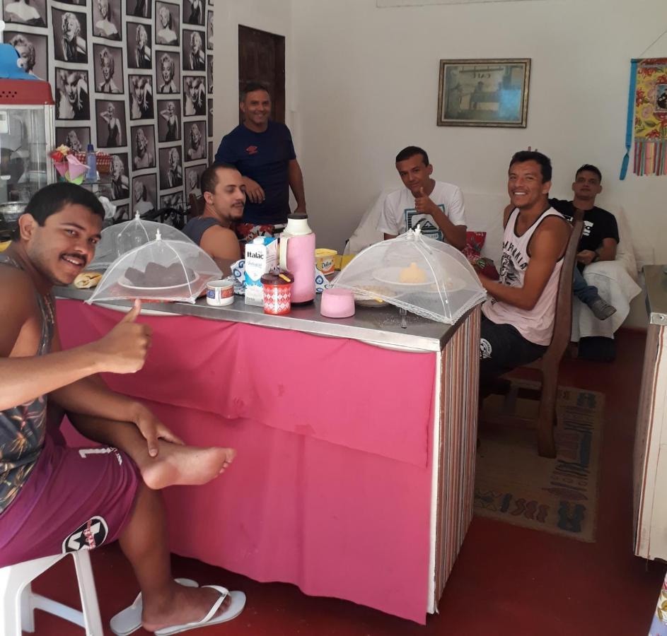 Perto Do Aeroporto De Salvador - Dona Pitanga Hostel Лауру-ди-Фрейтас Экстерьер фото